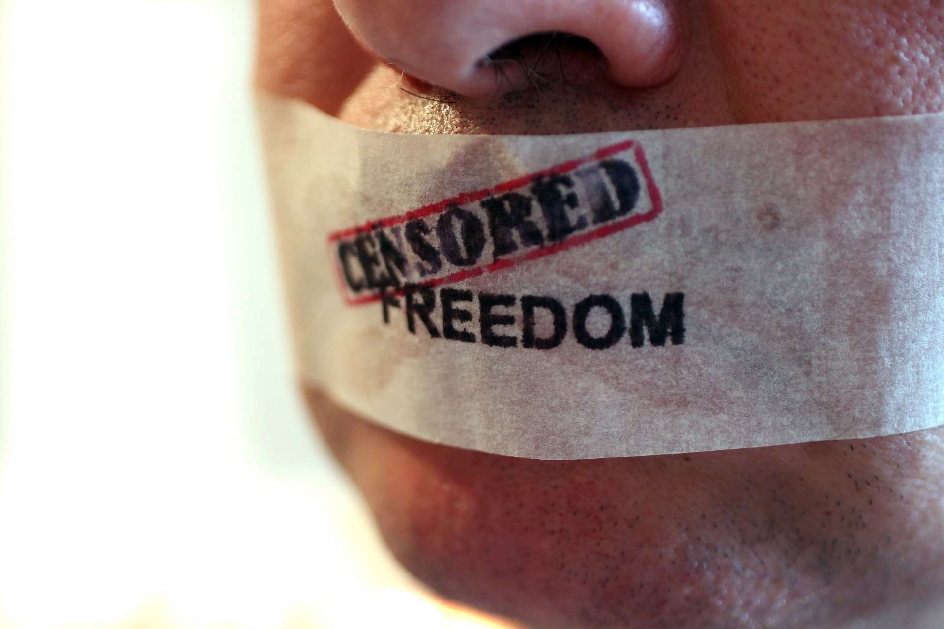 В США наклеили пластырь цензуры на последнюю свободную соцсеть